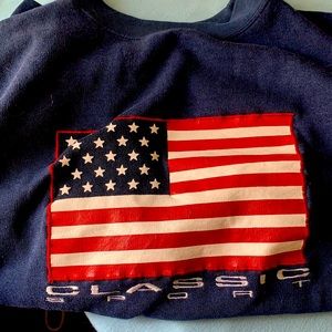 Vintage Navy blue crew neck with American flag!